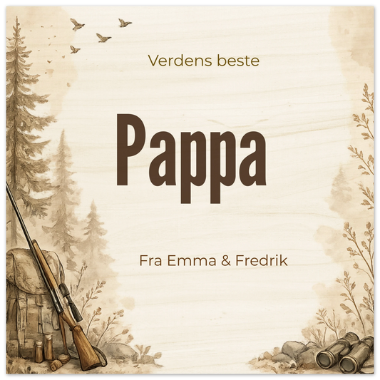Personlig plakat til pappa i tre med teksten "Verdens beste Pappa", navn på giverne og jaktmotiv i beige/brune toner